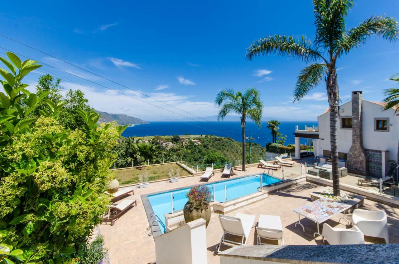 Luxury Taorum With Spectacular Sea Views In Villa Taormine