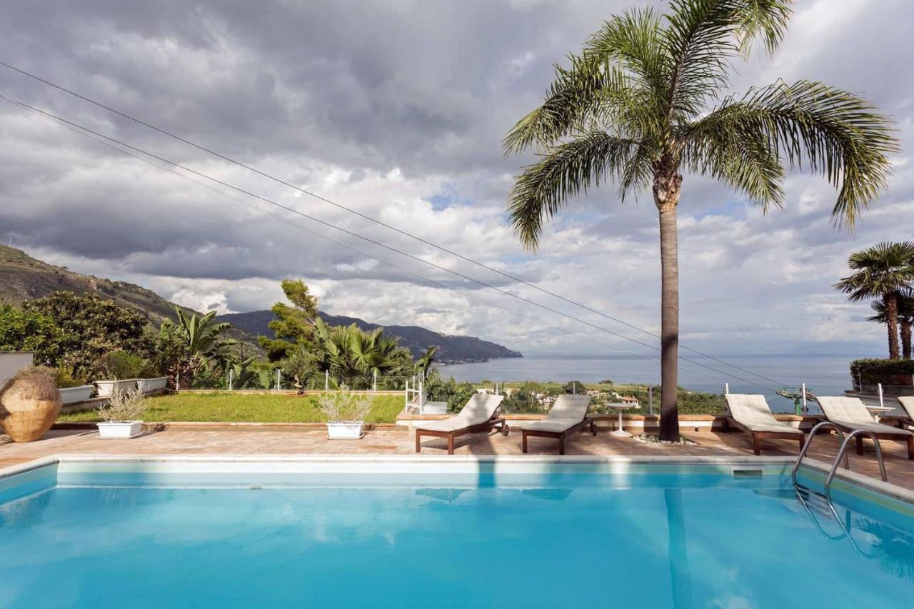 Luxury Taorum With Spectacular Sea Views In Villaer
