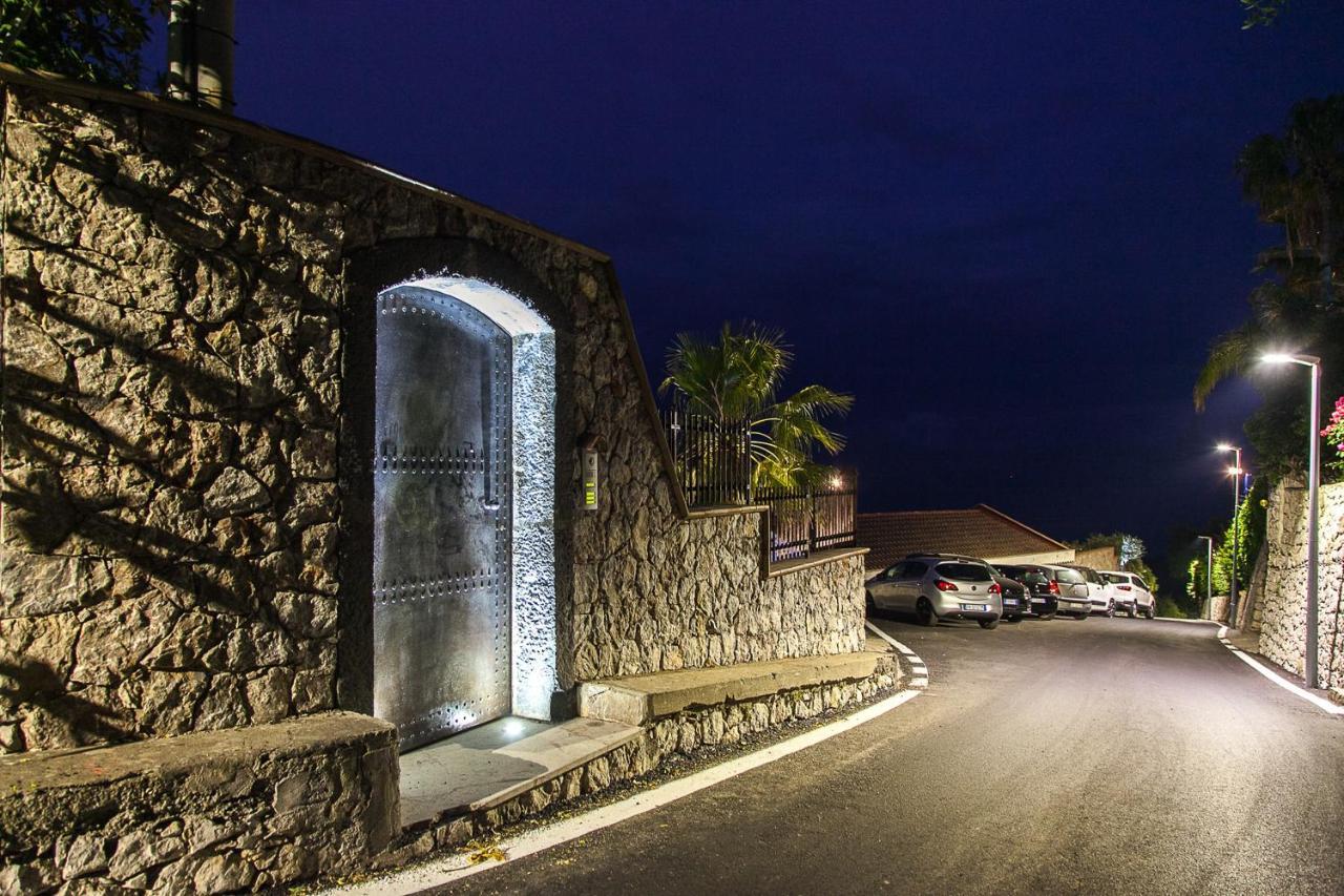 Luxury Taorum With Spectacular Sea Views In Villaer