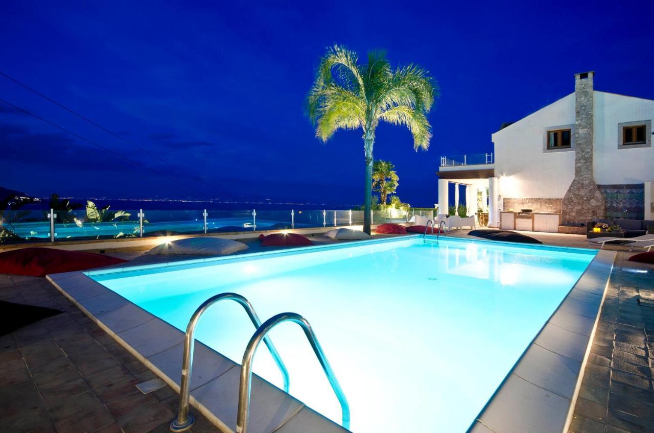 Luxury Taorum With Spectacular Sea Views In Villaer