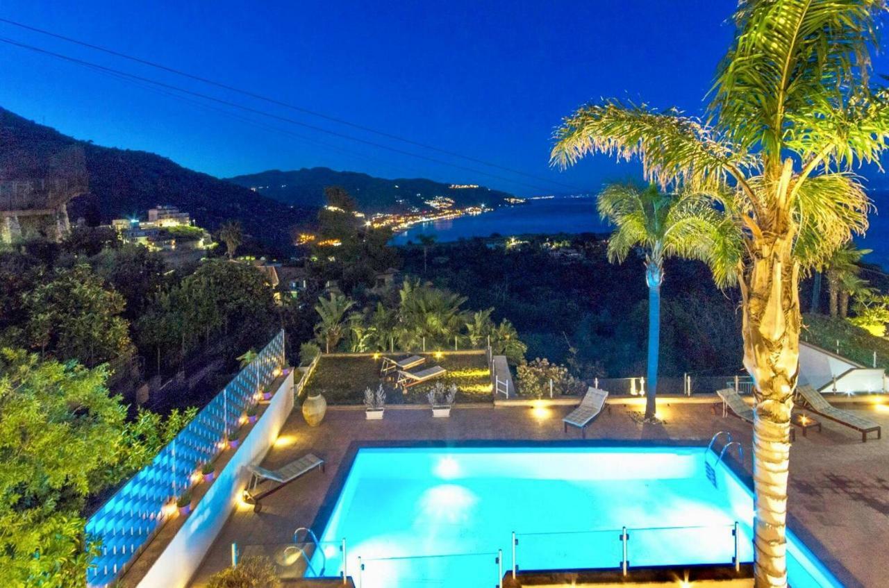 Luxury Taorum With Spectacular Sea Views In Villaer
