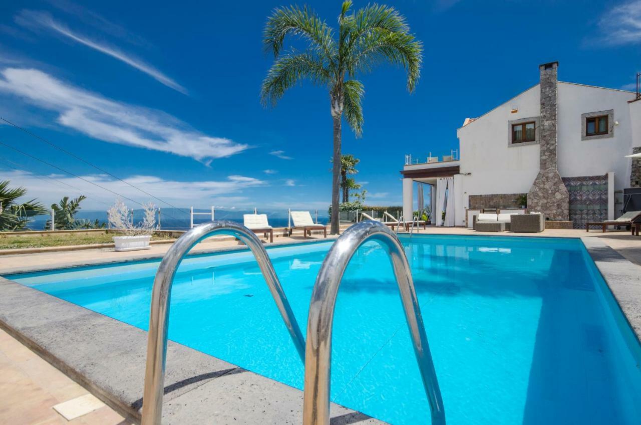 Villaer Luxury Taorum With Spectacular Sea Views In *